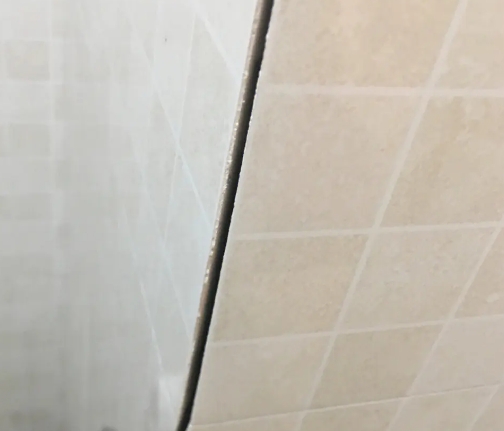 常德瓷砖空鼓维修公司分享阳台瓷砖脱落的修复过程可以分为以下几个步骤